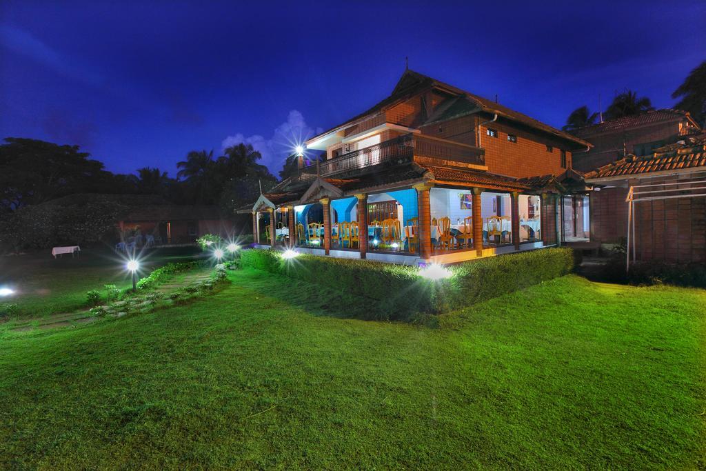 The River Retreat Heritage Ayurvedic Resort Shoranur Eksteriør billede