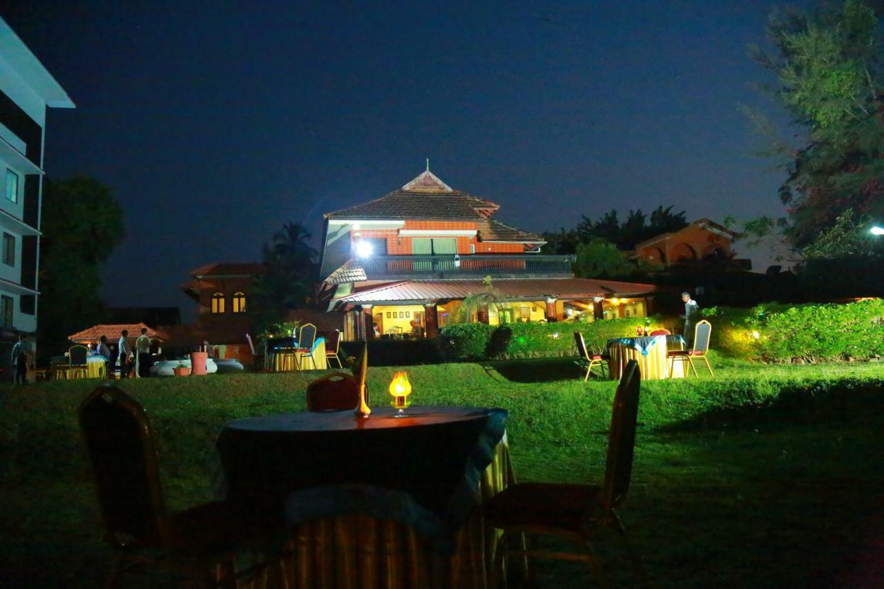 The River Retreat Heritage Ayurvedic Resort Shoranur Eksteriør billede